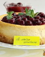 Ванильный чизкейк с вишневым соусом