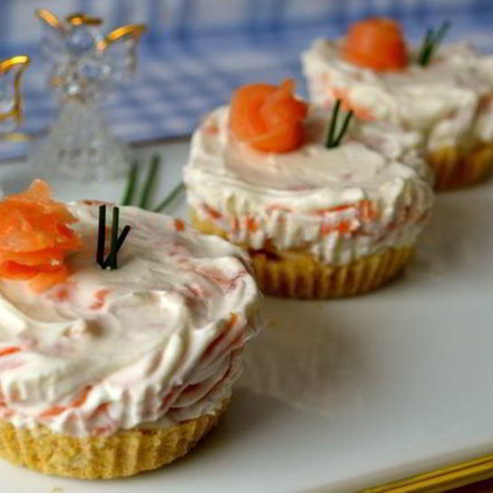 Рецепт закусочных мини-чизкейков со слабосоленой семгой