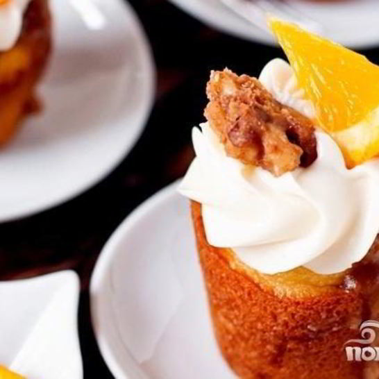 Рецепт апельсиновых капкейков с грецкими орехами и сливочной глазурью