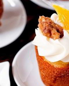 Апельсиновые капкейки с грецкими орехами и сливочной глазурью