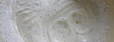 бананово-фисташковый кекс под молочно-маковой глазурью. Шаг 17