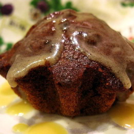 Финиковые кексы с карамельным соусом