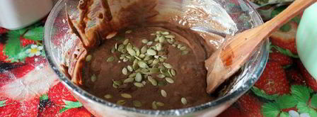 гречишный кекс с шоколадом, изюмом и тыквенными семечками. Шаг 8