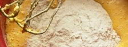 кекс с бразильским орехом, вареньем и шоколадом. Шаг 4