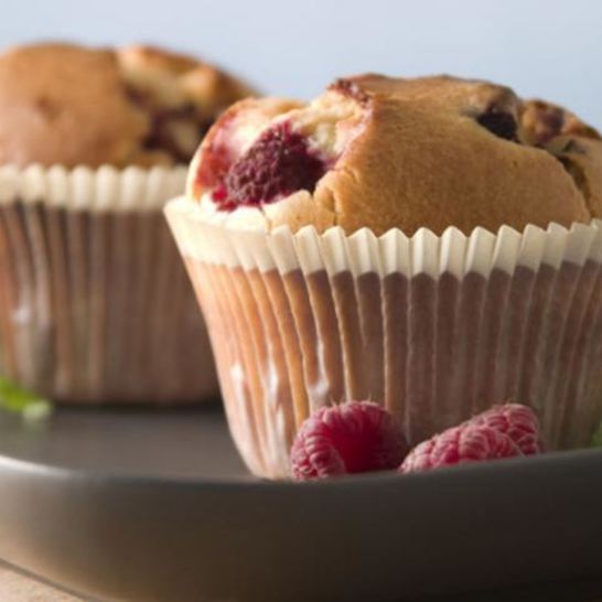 Рецепт кекса с малиной и корицей