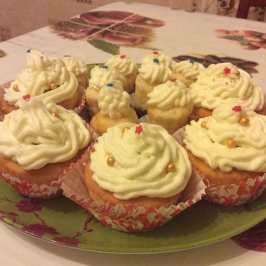 Рецепт кексиков нежных с творожным кремом