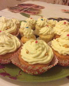 Кексики нежные с творожным кремом