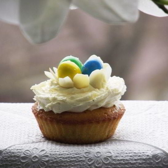 Рецепт пасхальных апельсиновых капкейков с ромовым кремом