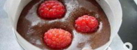 шоколадный кекс с малиновым соусом. Шаг 5