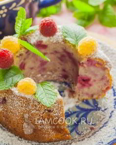 Творожный кекс с малиной