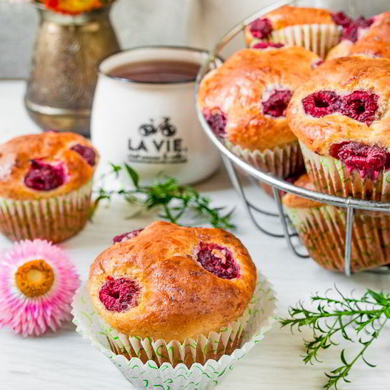 Рецепт творожных кексиков с малиной