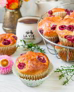 Творожные кексики с малиной