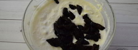 творожные кексы с кокосовой стружкой и черносливом. Шаг 4