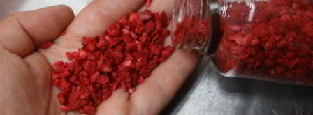 ванильные капкейки с сублимированной малиной и клубникой. Шаг 5