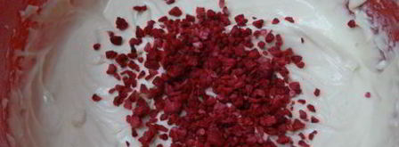 ванильные капкейки с сублимированной малиной и клубникой. Шаг 6