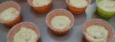 ванильные капкейки с сублимированной малиной и клубникой. Шаг 7