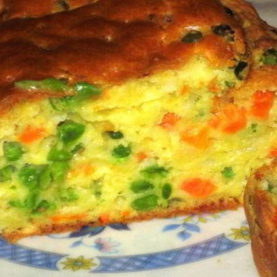 Рецепт закусочного кекса с морковью и зеленым горошком