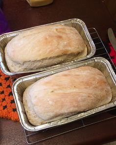 Белый хлеб с румяной корочкой