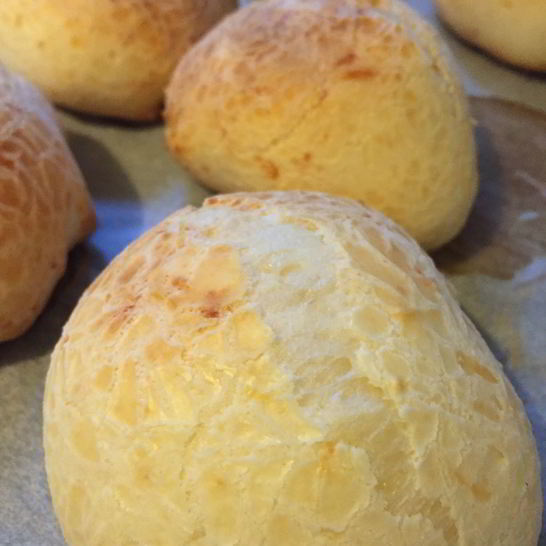 Рецепт бразильского безглютенового сырного хлеба пао ди кейжу