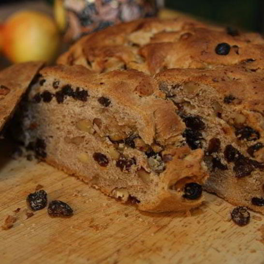 Рецепт домашнего хлеба с корицей и изюмом