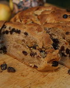 Домашний хлеб с корицей и изюмом