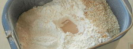 хлеб на йогурте с кунжутом в хлебопечке. Шаг 3