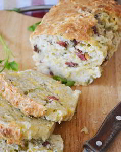 Хлеб с копченым беконом и сыром чеддер