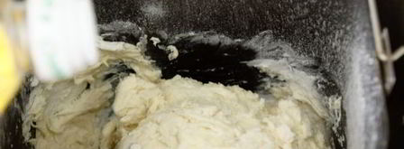 пшеничный хлеб с творогом в хлебопечке. Шаг 7