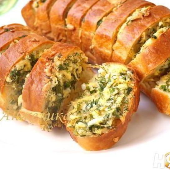 Рецепт запеченного батона с сыром и чесноком