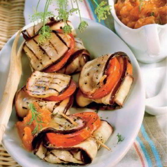 Рецепт конвертиков из баклажанов с помидорами и хреном