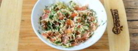 конвертики из лаваша с сыром и помидорами. Шаг 3