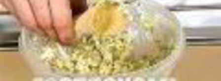 кулечки из лаваша с сыром и виноградом. Шаг 3