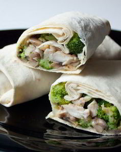 Курица с брокколи в лаваше