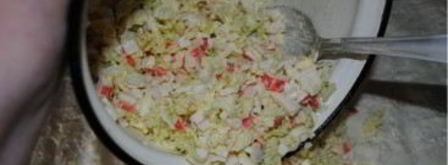 лаваш с крабовыми палочками и плавленым сыром. Шаг 2