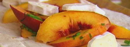 лаваш с сыром, персиками и шнитт-луком. Шаг 6