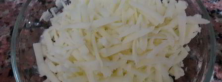 лаваш с тунцом и шпинатом, запеченный в глиняной тарелке. Шаг 4