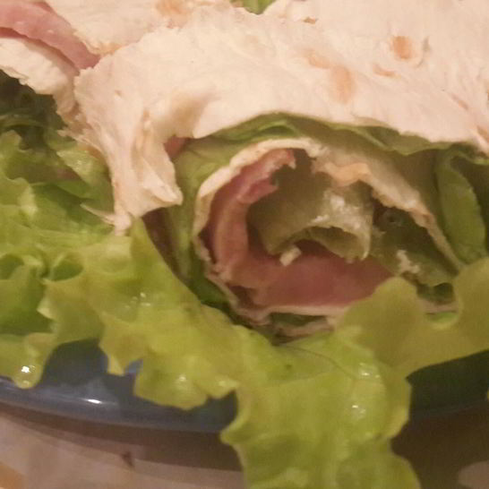 Рецепт рулета с ветчиной и сыром в лаваше