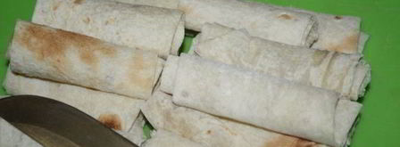 рулеты из лаваша с полутвердым сыром три ингредиента — отличный результат. Шаг 2