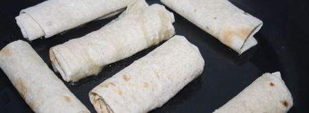 рулеты из лаваша с полутвердым сыром три ингредиента — отличный результат. Шаг 3