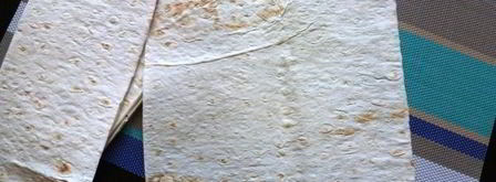 сосиска в лаваше с сыром и огурчиком. Шаг 3