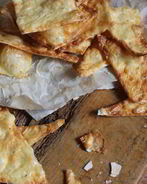 Сырные чипсы из лаваша