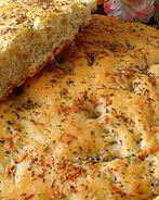 Фокачча с розмарином и чесноком