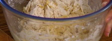 фокачча с вялеными помидорами и базиликом. Шаг 4