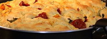 фокачча с вялеными помидорами и базиликом. Шаг 10