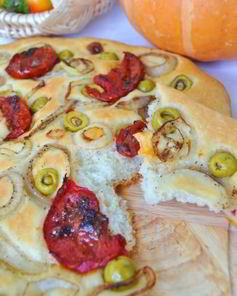 Фокачча с вялеными помидорами