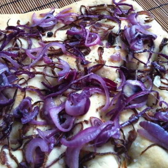 Рецепт фокаччи с жареным луком