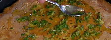 лепешка с имбирем, чили и кинзой. Шаг 11