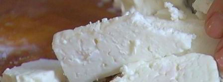 лепешка с моцареллой, фетой и орегано. Шаг 4