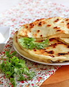 Лепешки с творогом и зеленью на сковороде