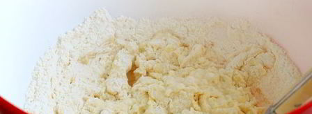 лепешки с творогом и зеленью на сковороде. Шаг 5